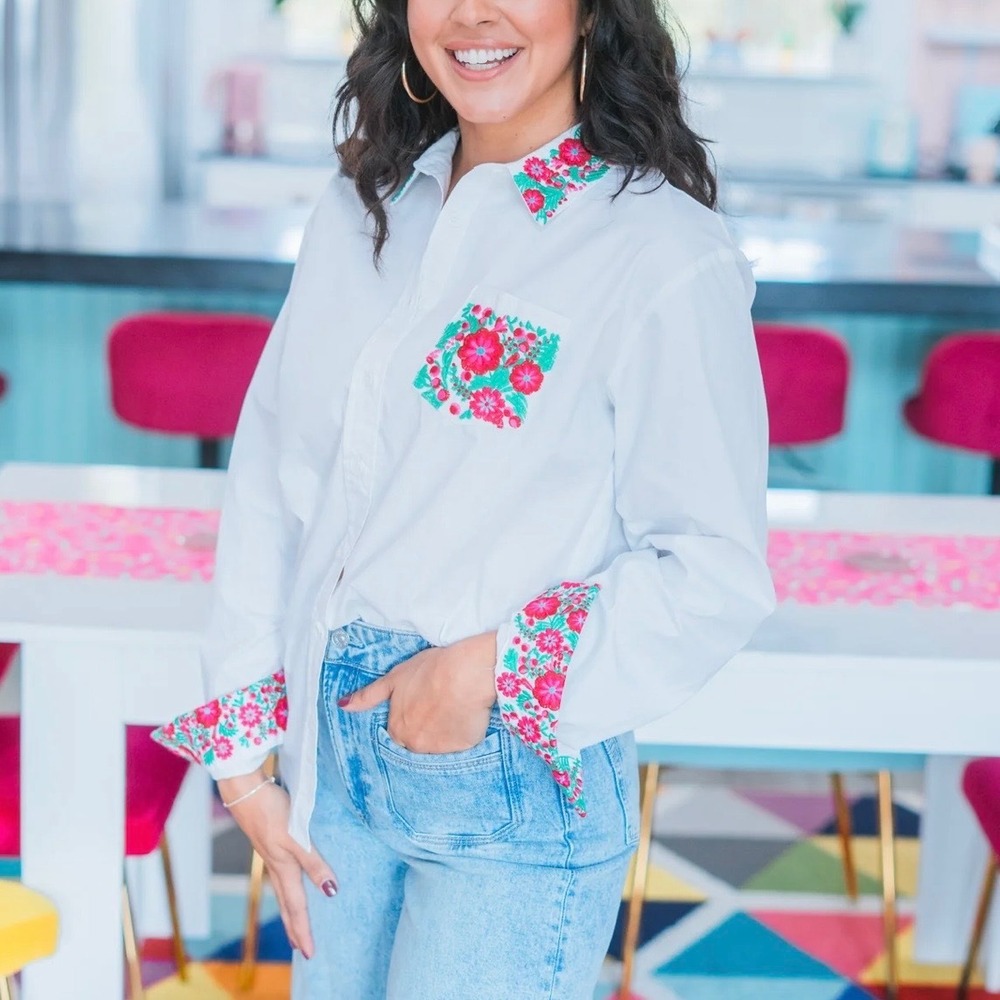 Tilly Layerz Clothing Boutique White Floral Embroidered Button Down Top Texas L